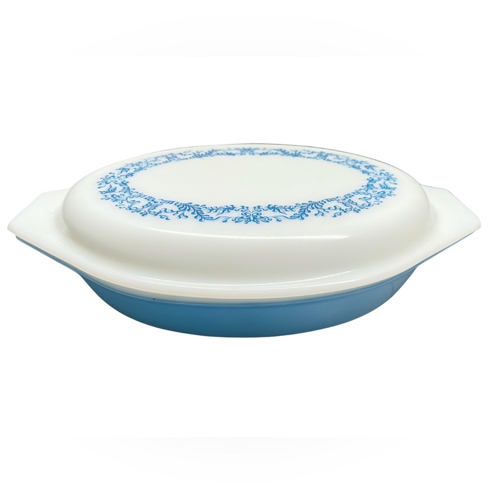 PYREX 🦋 Blue Ivy Flower Divided Serving Dish with Lid – VINTAGE